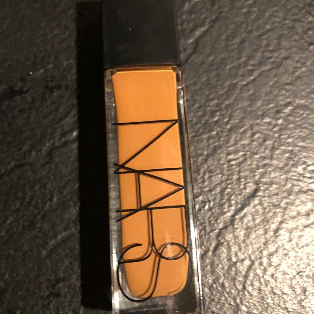 NARS med/dark 4 longwear foundation